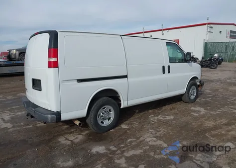 2014 Chevrolet Express 2500 Work Van z USA, uszkodzony, nr VIN 1GCWGFCAXE1159798